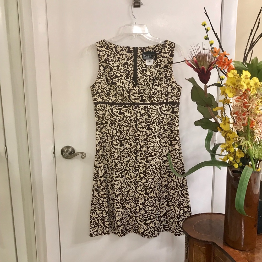 Sleeveless dress for office